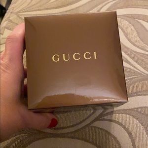 Louis Vuitton box Shiny exterior